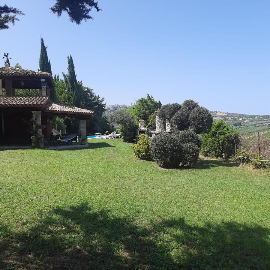 הוילה צ'יטה סנט'אנג'לו Casalustro מראה חיצוני תמונה